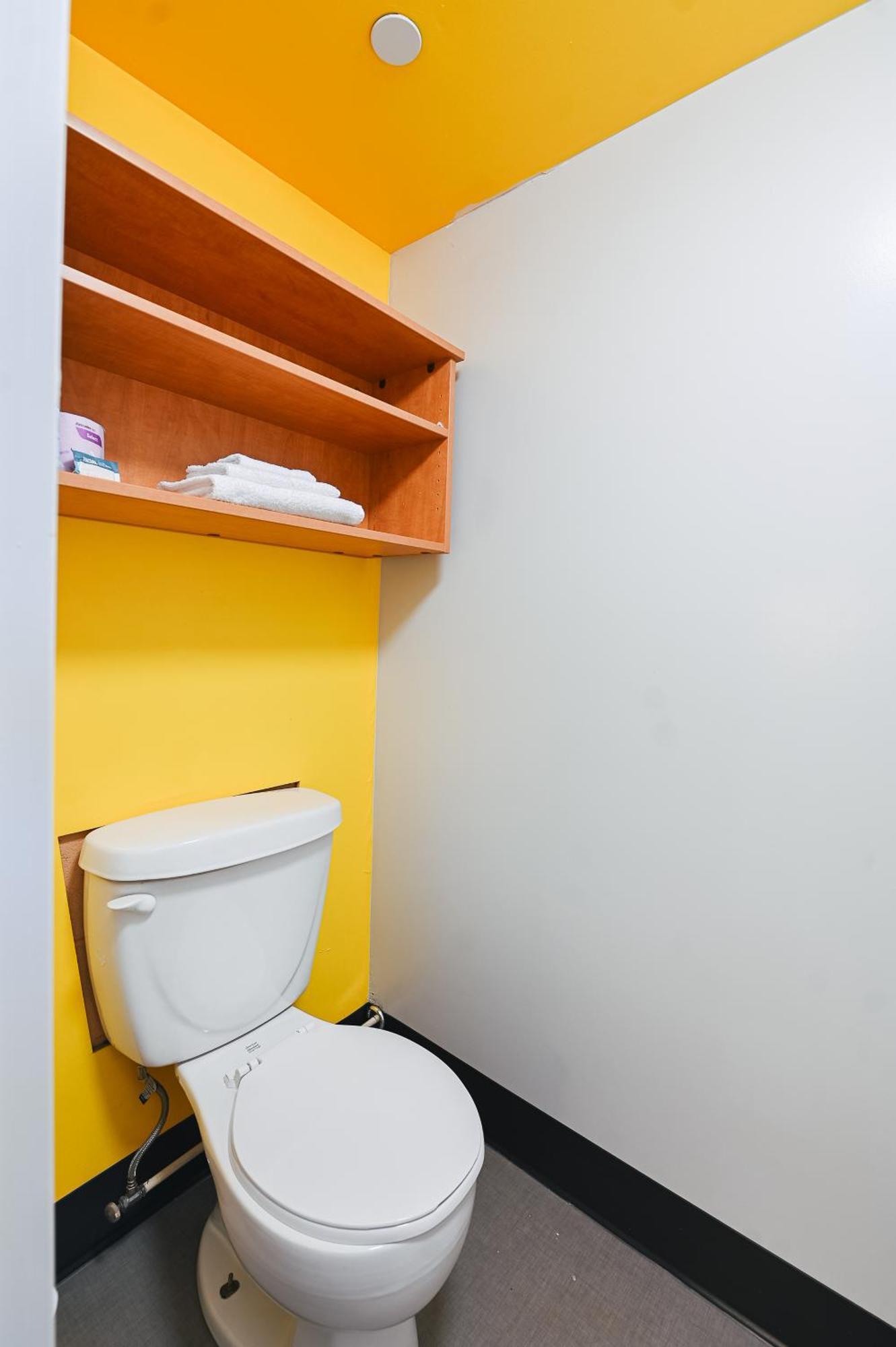 & Conference Centre - 2* Kingston