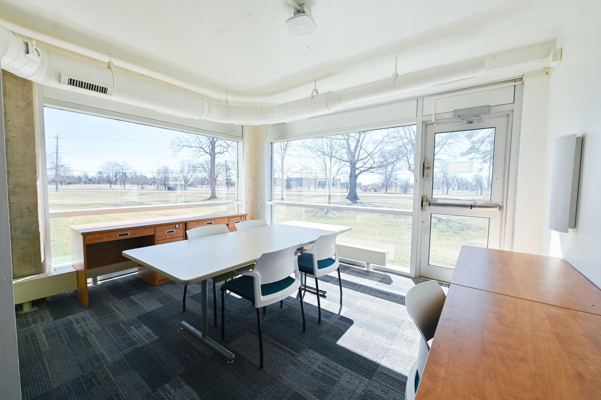 & Conference Centre - 2* Kingston