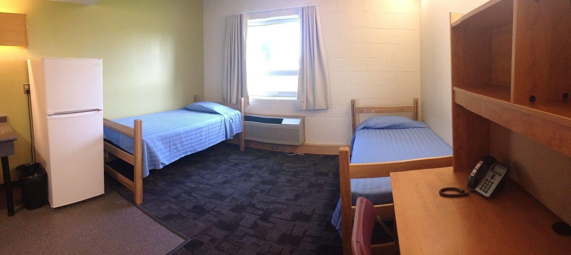 & Conference Centre - 2* Kingston